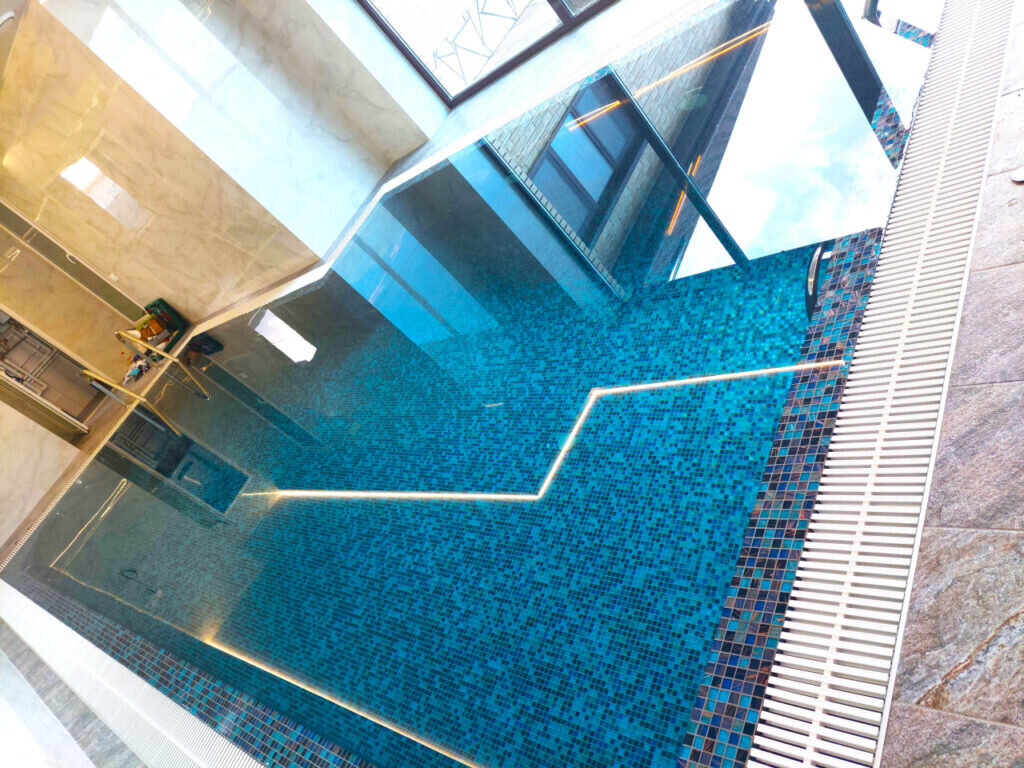 Готовый Бассейн в частном доме с аттракционами Garaev Group