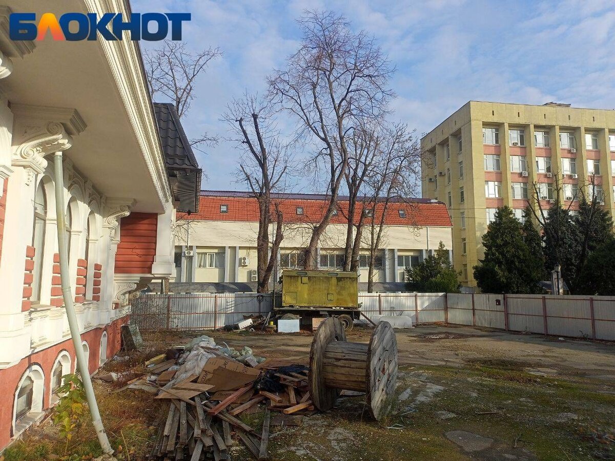 В центре Краснодара бросили реконструкцию кафе с дурной славой | Блокнот  Краснодар | Дзен