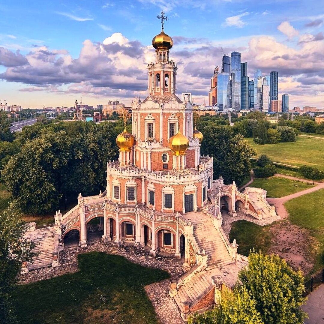 Церковь Покрова Пресвятой Богородицы в Филях – классический пример нарышкинского стиля. Архитектор Яков Бухвостов.