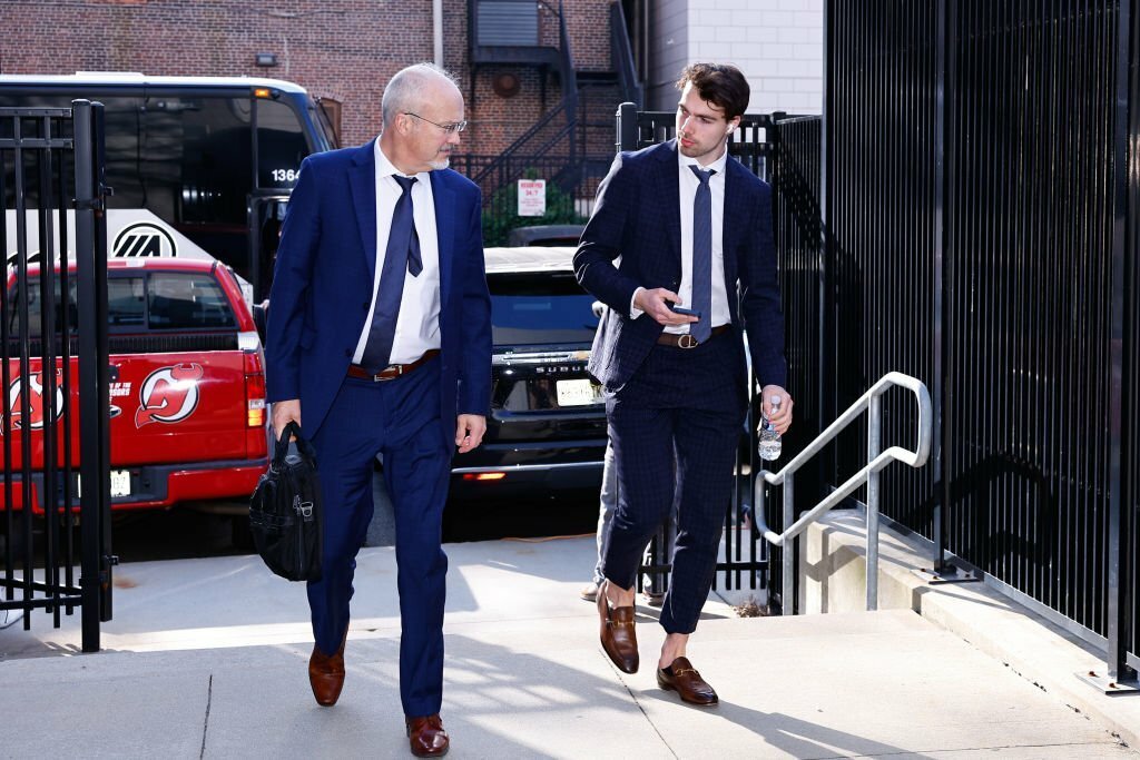 Бенуа Аллер и нападающий Филип Хитил прибывают на матч «Рейнджерс».