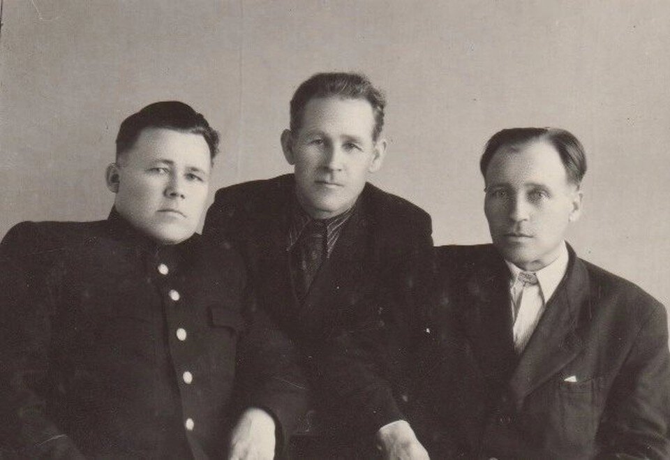    Основатель музея Печоры Пётр Терентьев (в центре).