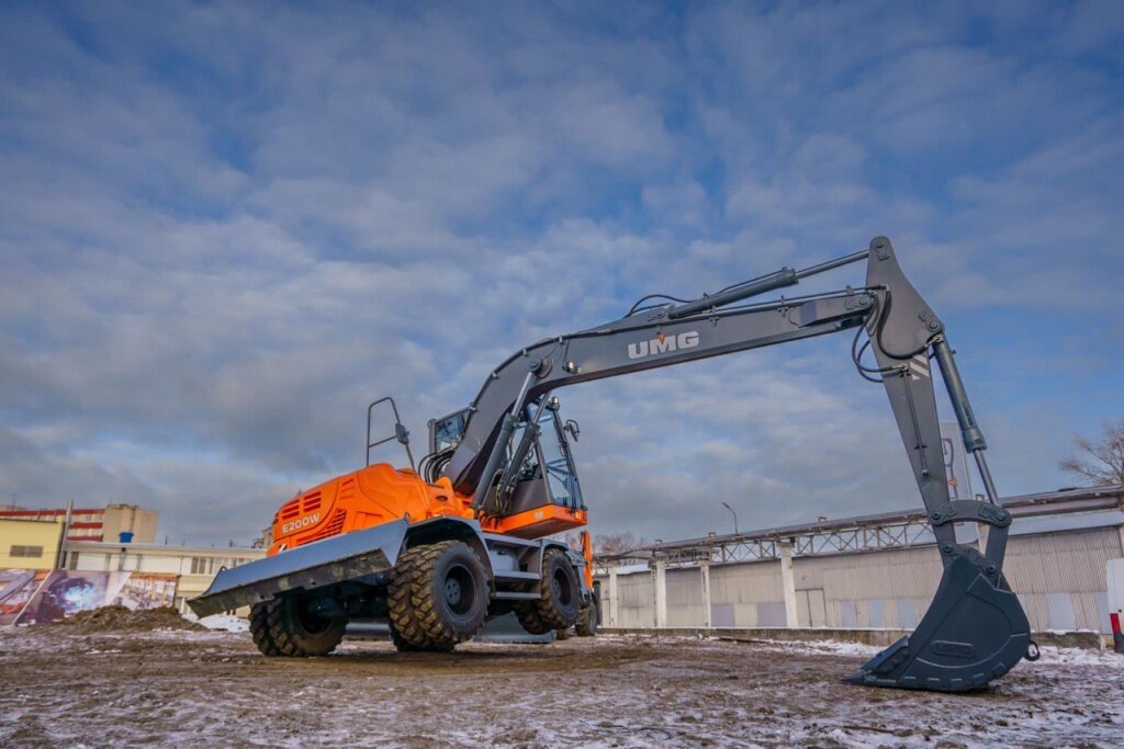 Завод «Тверской экскаватор» выпустил новую технику