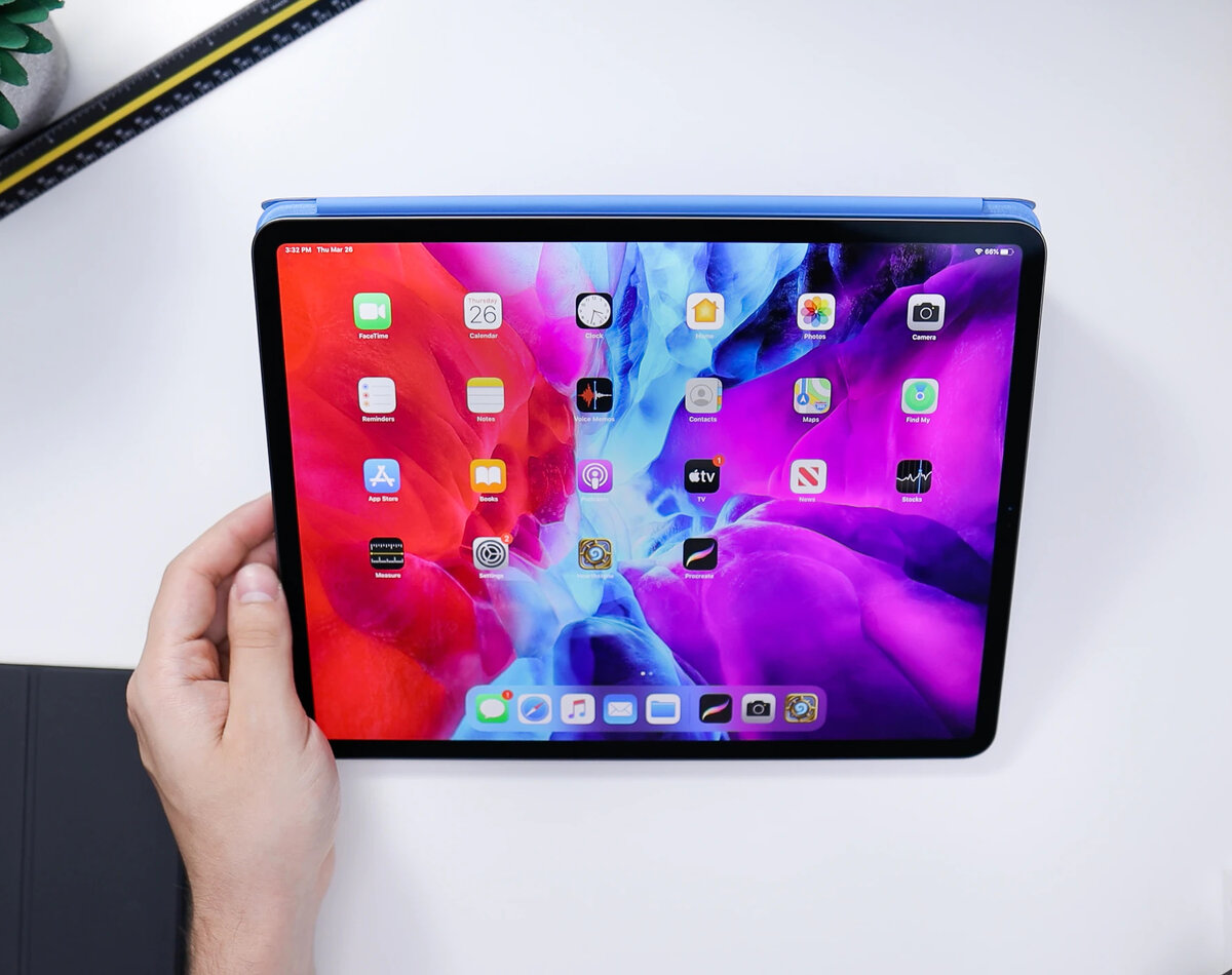Марк Гурман из Bloomberg пообещал — топовые версии iPad вместе с обновлённой линейкой аксессуаров для планшетов появятся в продаже где-то в конце марта 2024. Ценники не называются.