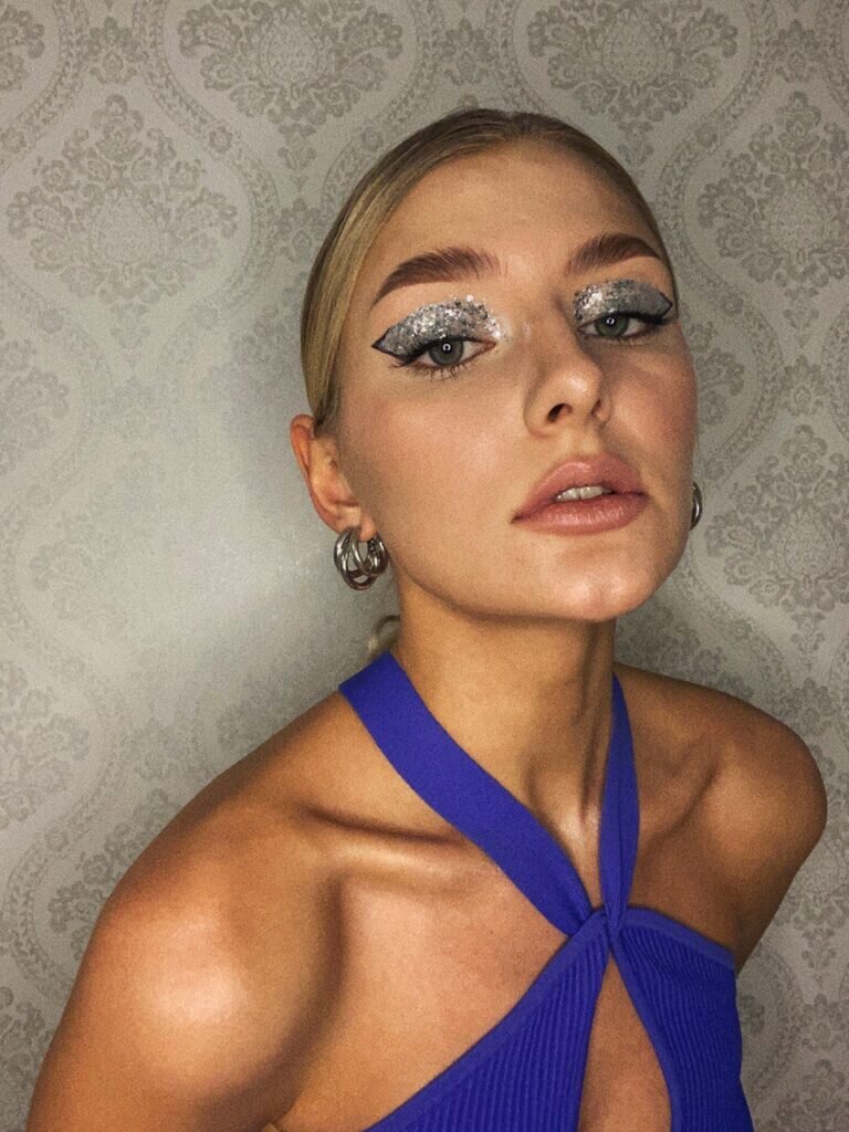   📷

