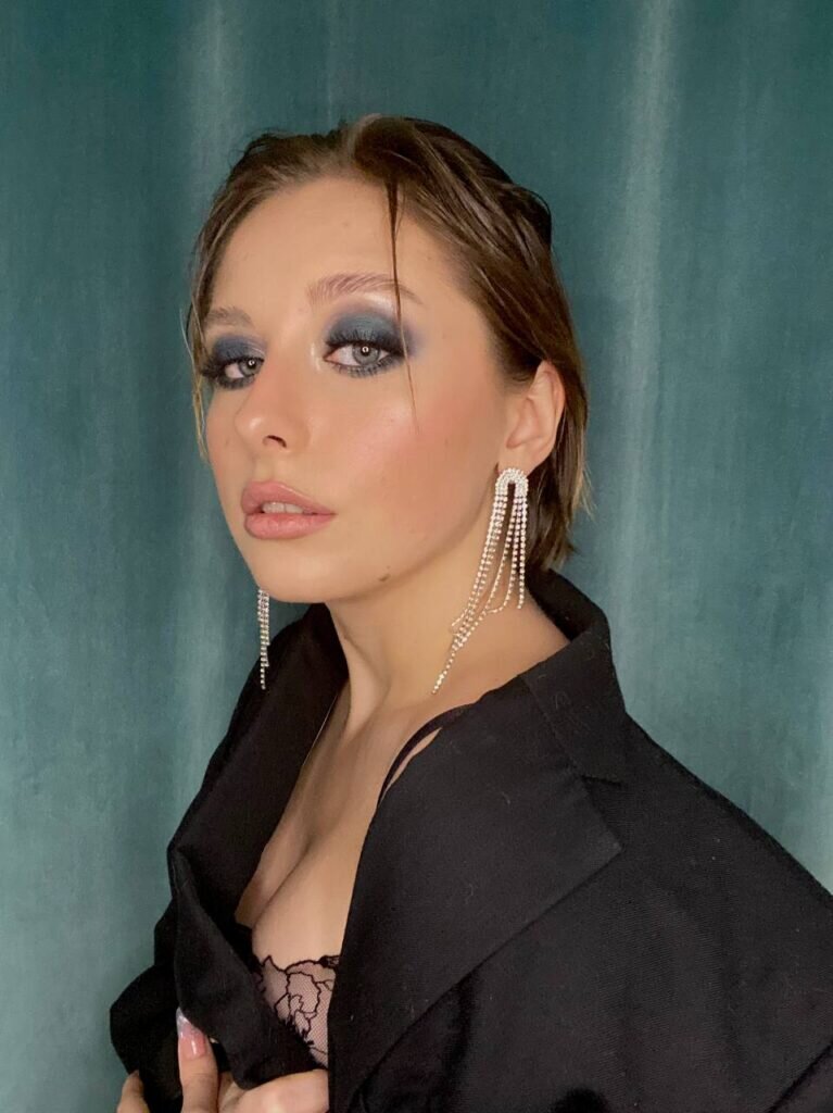   📷
