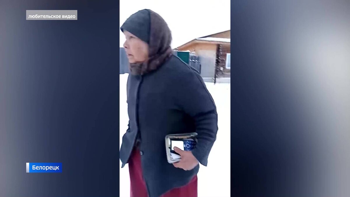    В Башкирии момент спасения прохожим 86-летней пенсионерки от мошенников попал на видео