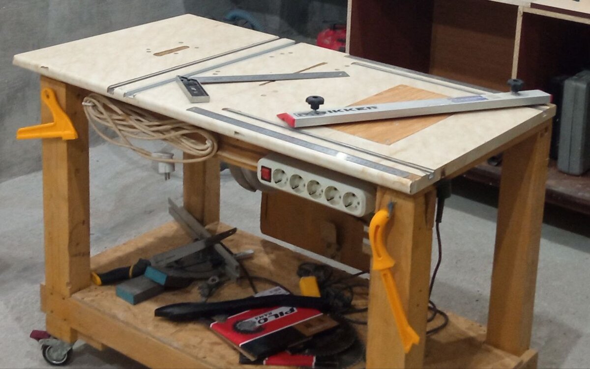 Распиловочный стол