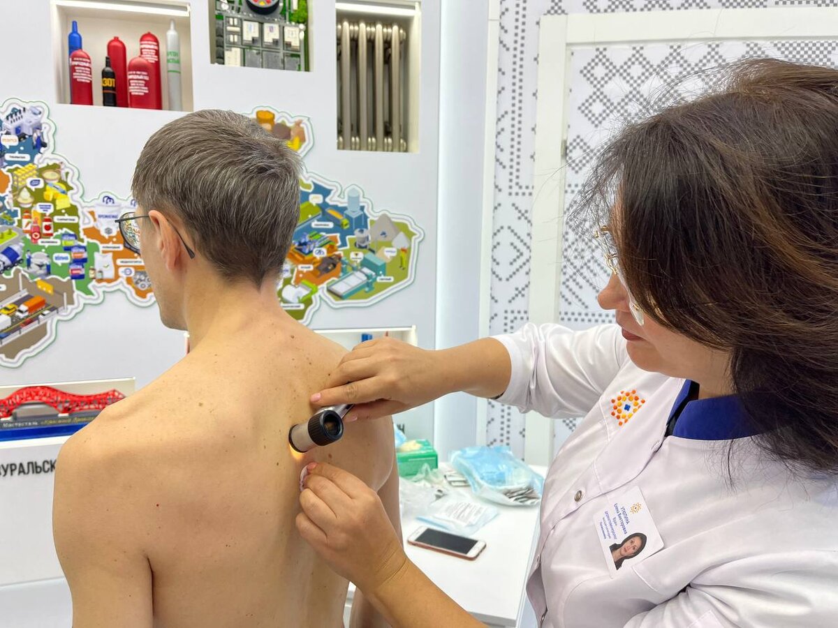  📷    Врачи Оренбуржья проводят тематическую неделю на стенде региона на выставке-форуме «Россия» Андрей Севостьянов