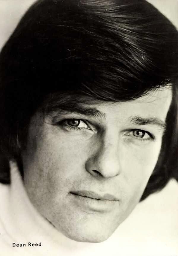 Американский певец живший в гдр. Американский певец живший в гдр. Американский певец живший в гдр. Джон рид певец. Dean reed 1970.