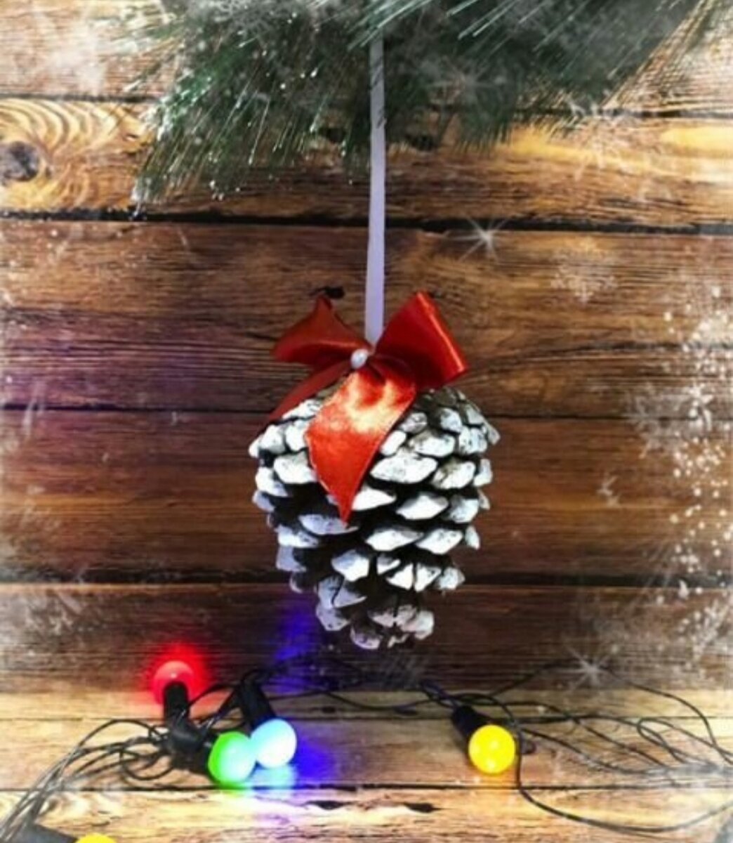 Моя ёлочная игрушка из шишки пицундской сосны 