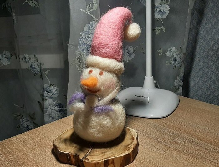 Шерстяной снеговик. Фото автора.