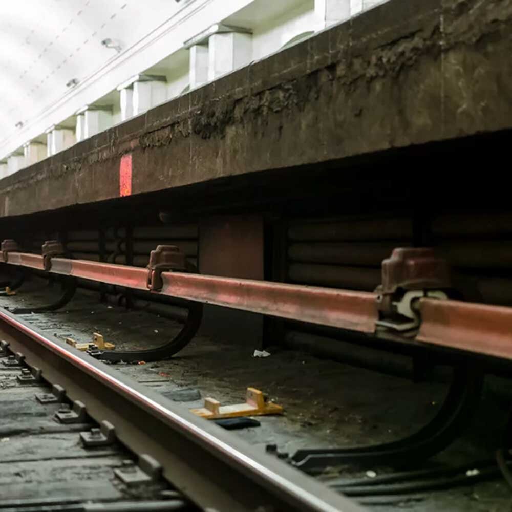 Как выглядит контактный рельс в метро фото В "кыйыве" затопило метро из-за местных "супер-строителей". Изумленные "комменты
