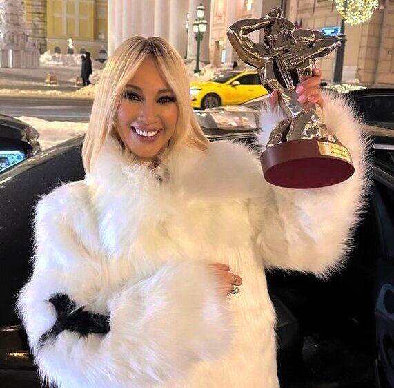 Лера Кудрявцева получила премию «ТЭФИ-2023» за свои достижения