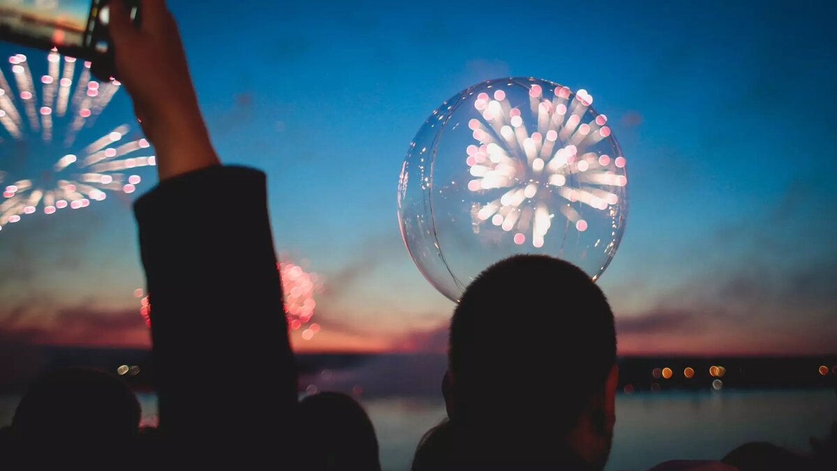     В Татарстане на период новогодних праздников и перед Новым годом введут особый противопожарный режим. Об этом говорится в постановлении премьер-министра РТ Алексея Песошина.