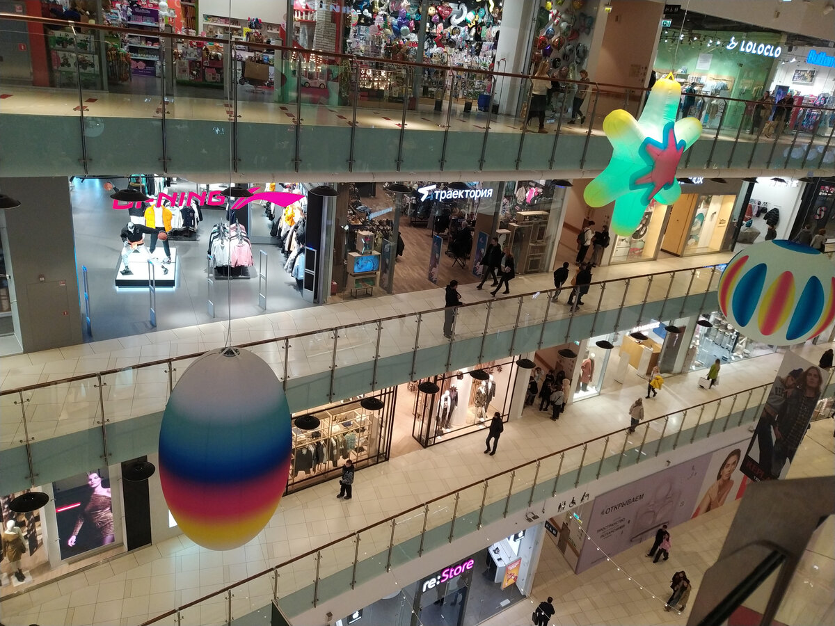 Как украсили к Новому Году 2024 ТЦ "Авиапарк"