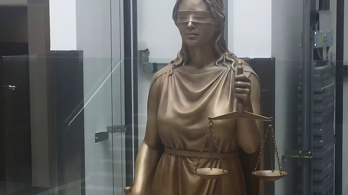     Президент России Владимир Путин назначил в Татарстане сразу 12 новых судей. Об этом говорится в указе, размещенном на официальном портале правовой информации.