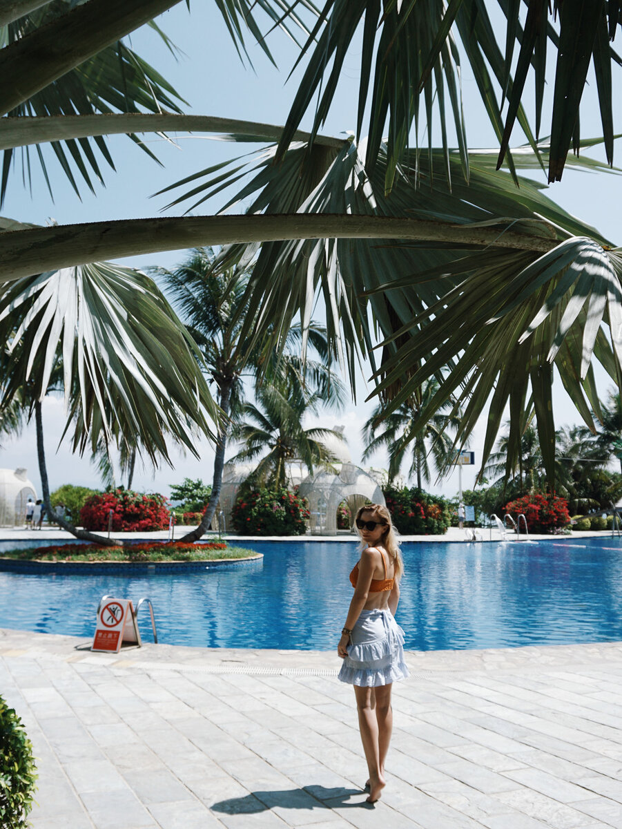 открыт ли хайнань. хайнань фото туристов. статуя наньшань. открыт ли хайнань. отель алоха хайнань.