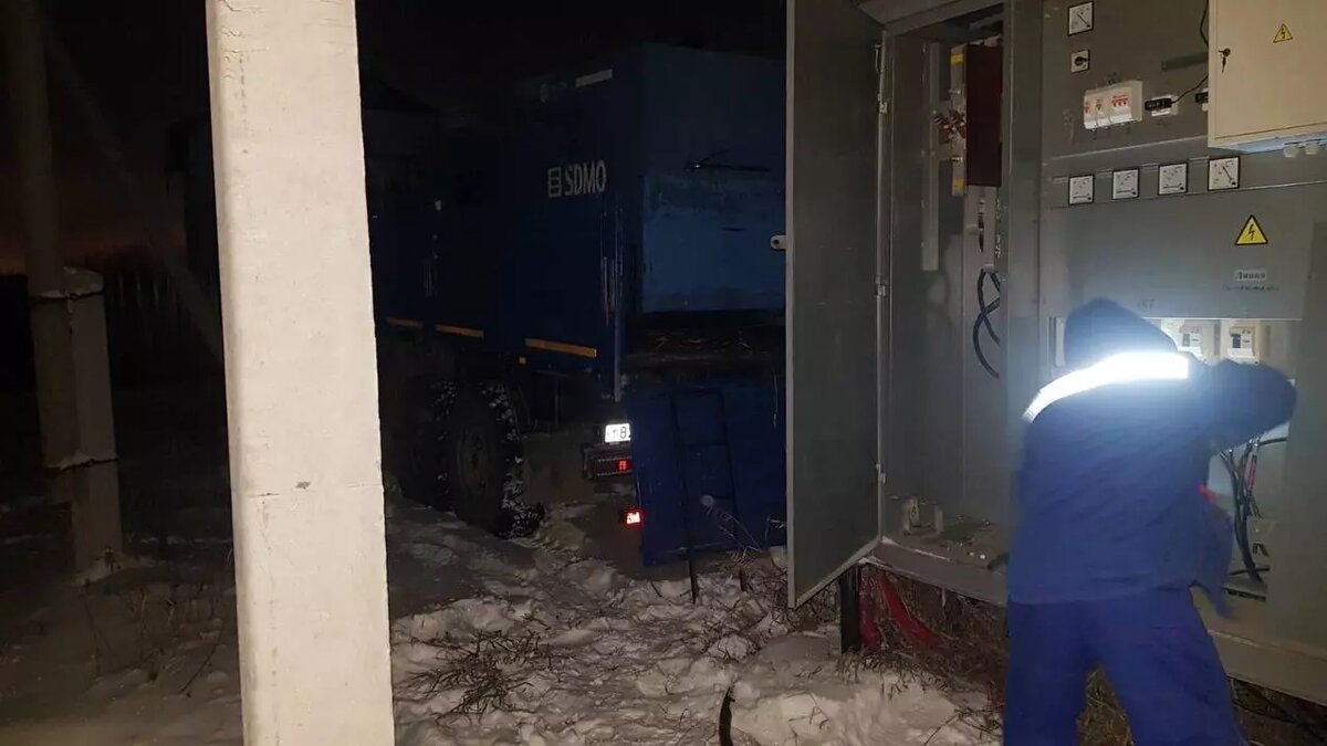     Жители тюменского СНТ «Березняки» остались в морозы без электричества и тепла. Накануне в одиннадцатом часу вечера произошло аварийное отключение на кабельной линии 110 кВ «Березняки».