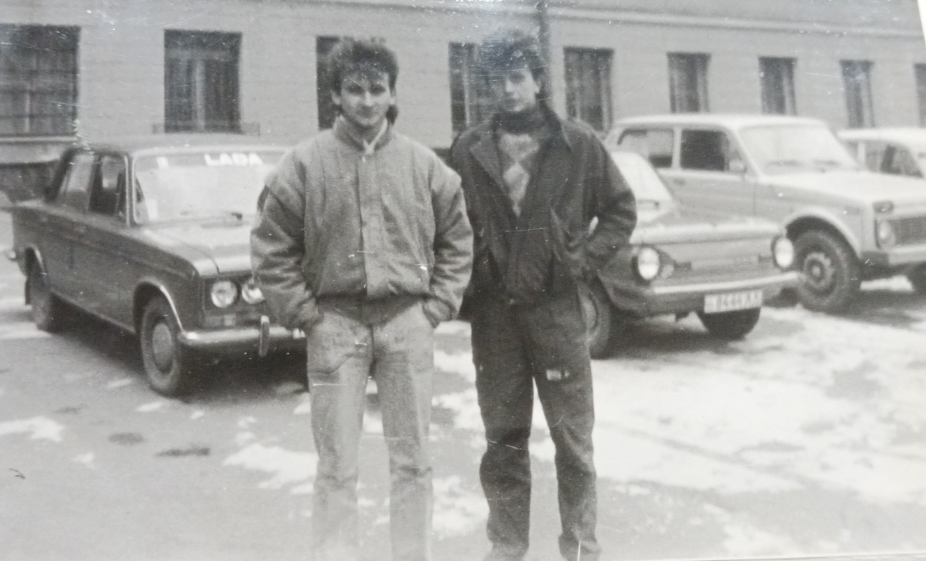 Муж автора (слева) с другом_1989г