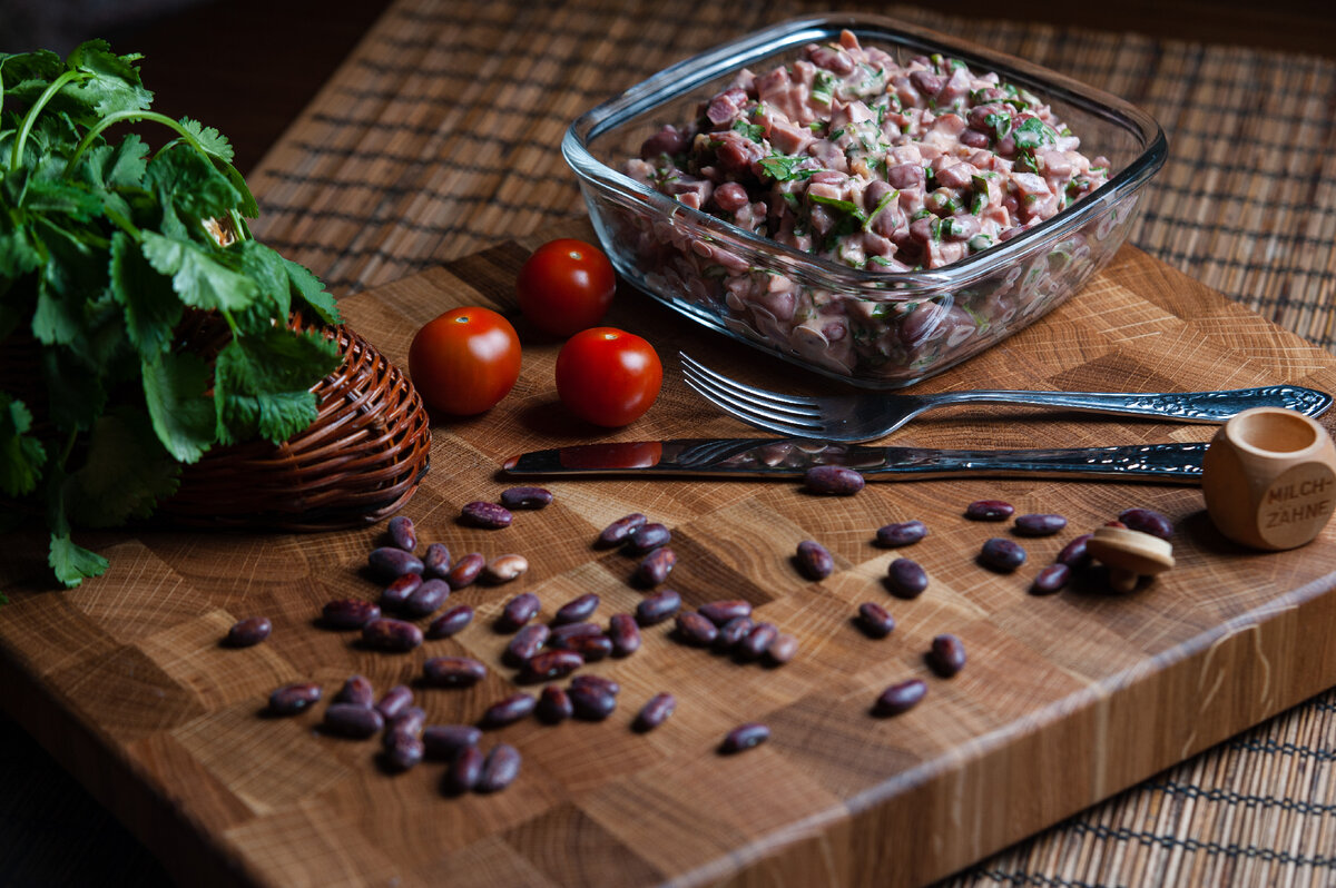 Салат из фасоли и буженины