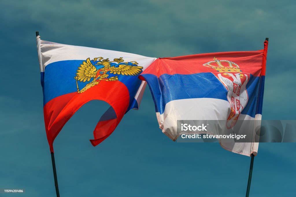 Российский и сербский флаг