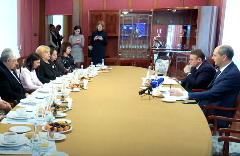    Денис Паслер встретился с родными оренбуржцев — Героев России Кристина Просвиркина