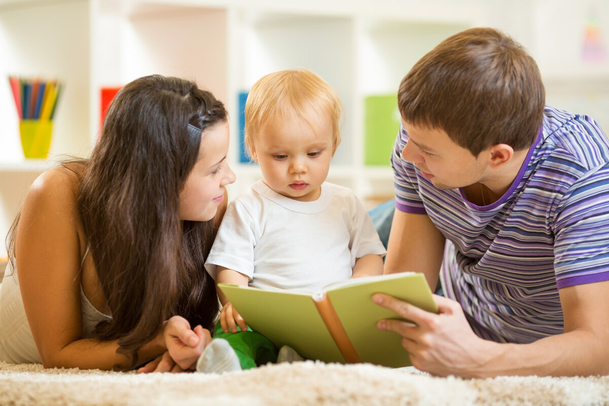 семья помогает каждому. дети с родителями. акция семья семье. забота о близких. семья помогает каждому.