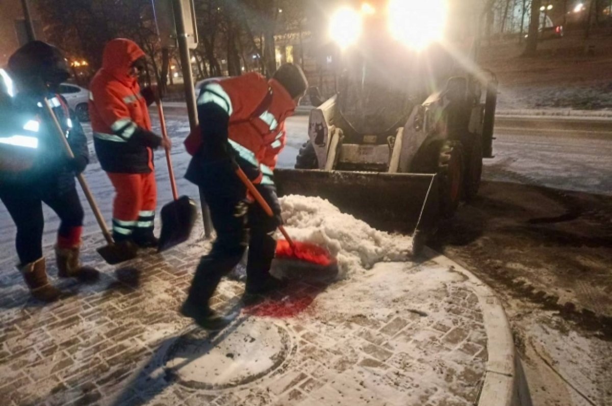    Коммунальщики в Белгороде всю ночь боролись с последствиями снегопада