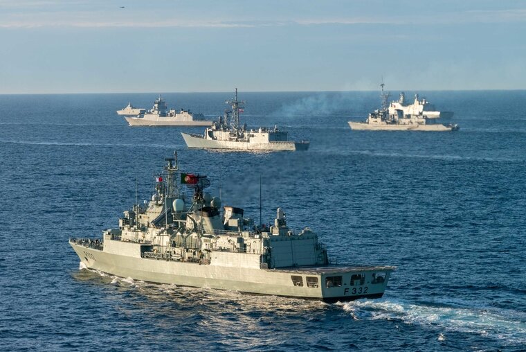    Чтобы доставить корабли на Украину, придется пройти через Черное море
