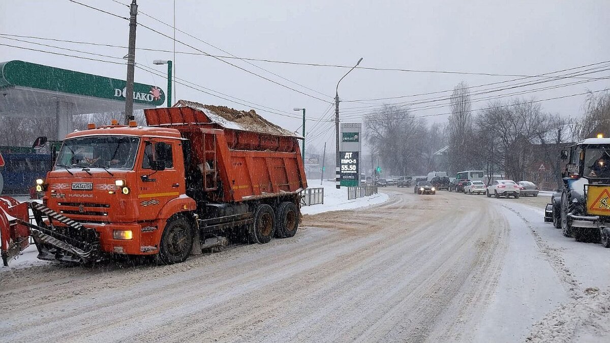 Сейчас в Воронеже идет борьба с последствиями продолжающегося снегопада |  Новости Воронежа РФ | Дзен