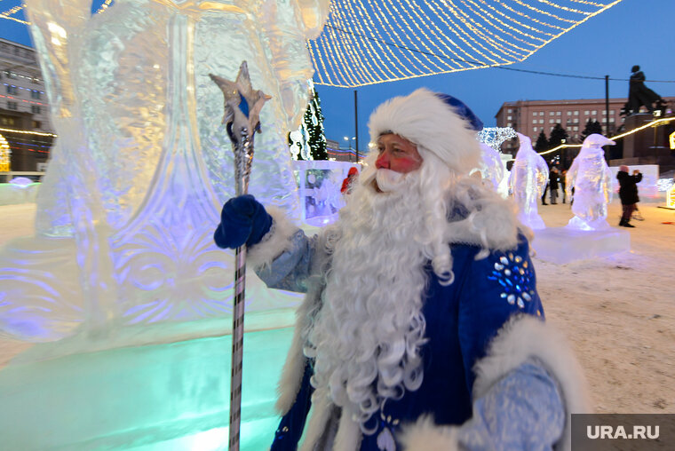    В Салехарде мэр, Дед Мороз и Снегурочка пообщались с горожанами