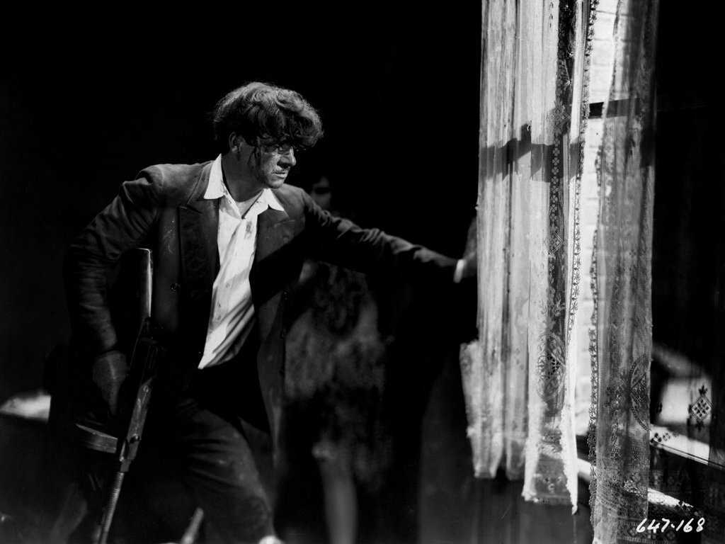 Актер Джордж Бэнкрофт в фильме Джозефа фон Штернберга и Артура Россона «Подполье» (Underworld)