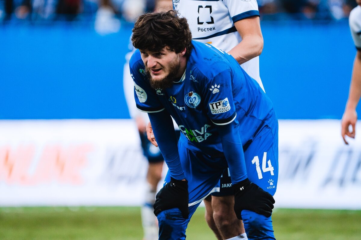 Всего в футболке "Факела" в элите российского футбола Хызыр аппаев отдал 6 голевых передач и 947 передач на своих партнеров!