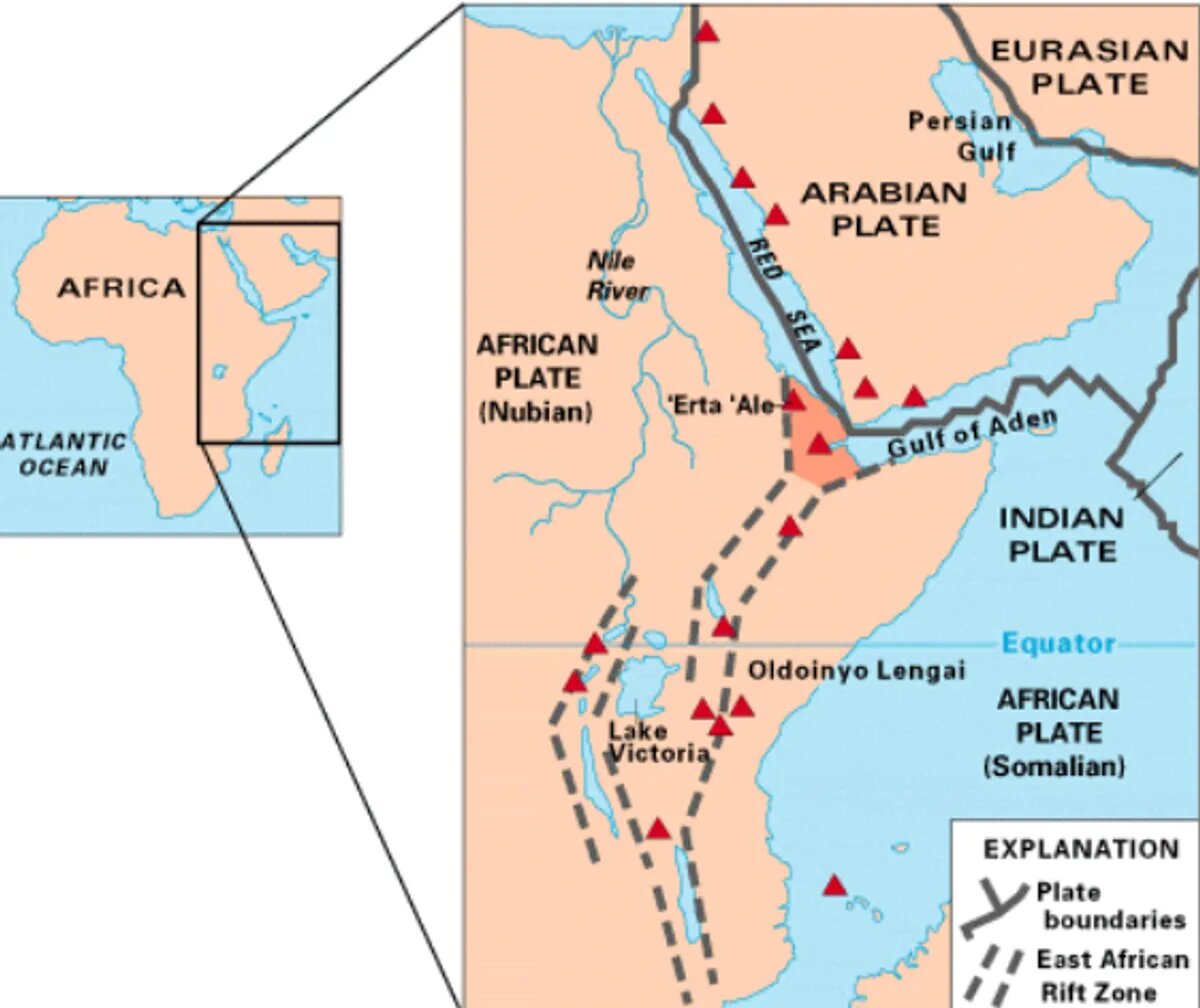 КАРТА ВОСТОЧНОЙ АФРИКИ, НА КОТОРОЙ ПОКАЗАНЫ НЕКОТОРЫЕ ИСТОРИЧЕСКИ АКТИВНЫЕ ВУЛКАНЫ (КРАСНЫЕ ТРЕУГОЛЬНИКИ), А ТАКЖЕ ДВЕ ЧАСТИ АФРИКАНСКОЙ ПЛИТЫ (НУБИЙСКАЯ И СОМАЛИЙСКАЯ), РАЗДЕЛЯЮЩИЕСЯ ВДОЛЬ ВОСТОЧНОАФРИКАНСКОЙ РИФТОВОЙ ЗОНЫ. ИСТОЧНИК: ГЕОЛОГИЧЕСКАЯ СЛУЖБА США 
