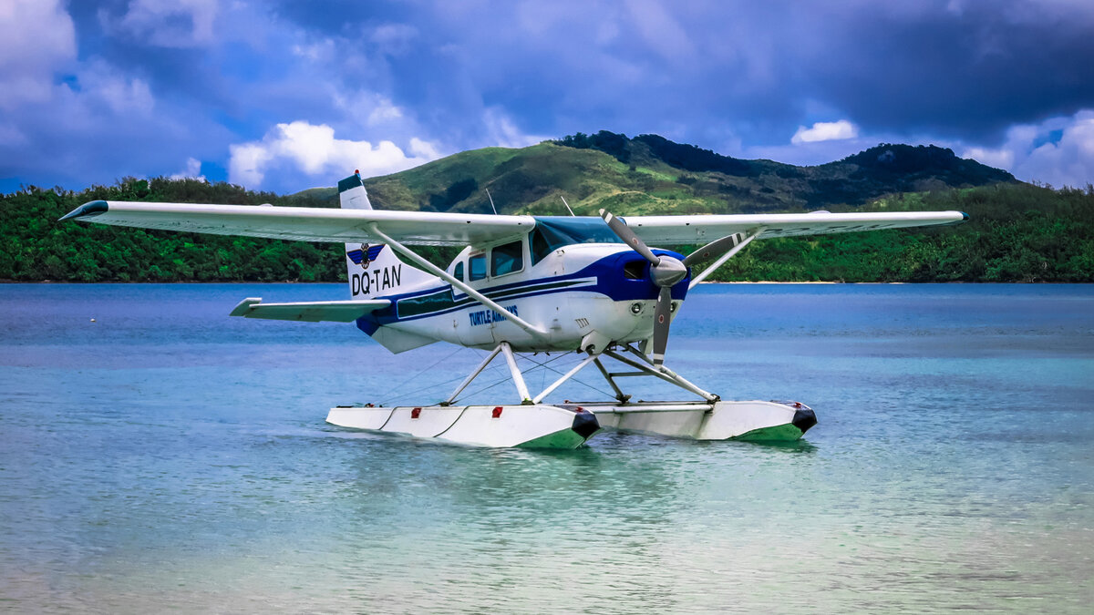 Лодка самолет. Самолет-амфибия бе-12п-200. Летающая лодка каталина. Бе-12п-200 чайка. Самолёт-амфибия ла-8.