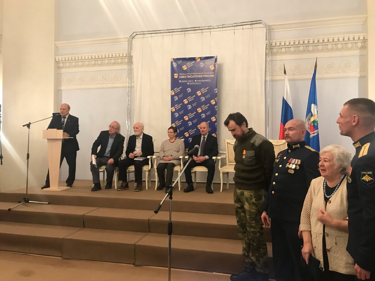 Писатели-воины и мама солдата и поэта