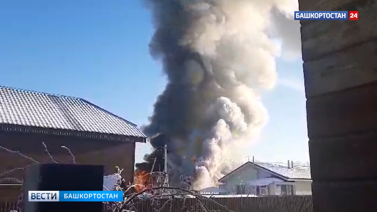 Под Уфой загорелся бревенчатый дом: видео | Башкортостан 24 | Дзен