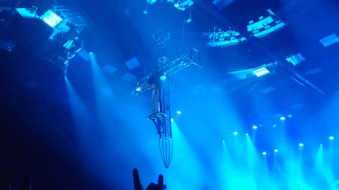 М. Житняков во время исполнения песни "Кровь за кровь". Видео автора