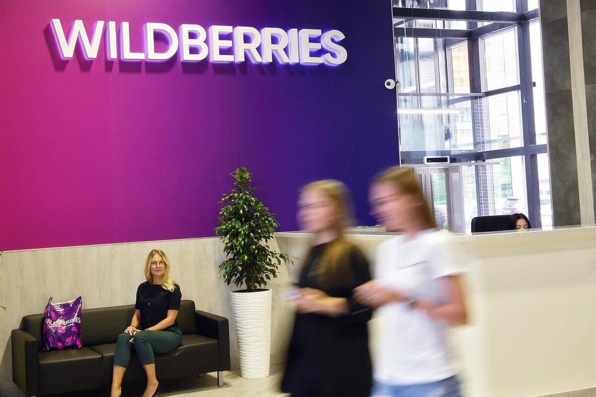 Работа на вайлберис. Вайлдберриз. Работники Wildberries. Работник вайлдберриз. Сотрудники вайлдберриз фото.