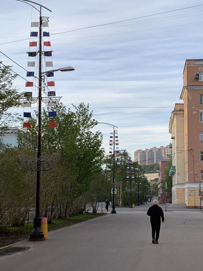 Центр города в полночь в июне 