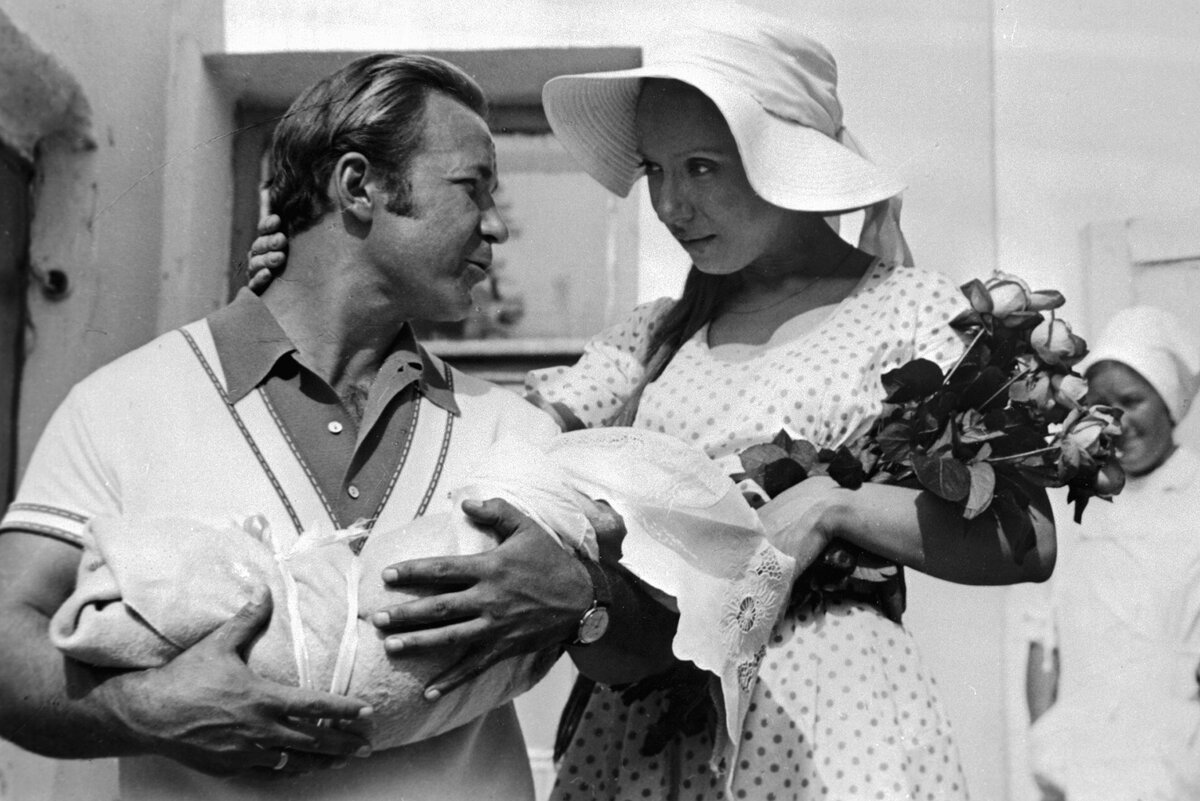 Николай Губенко с Инной Чуриковой в фильме «Прошу слова», 1971