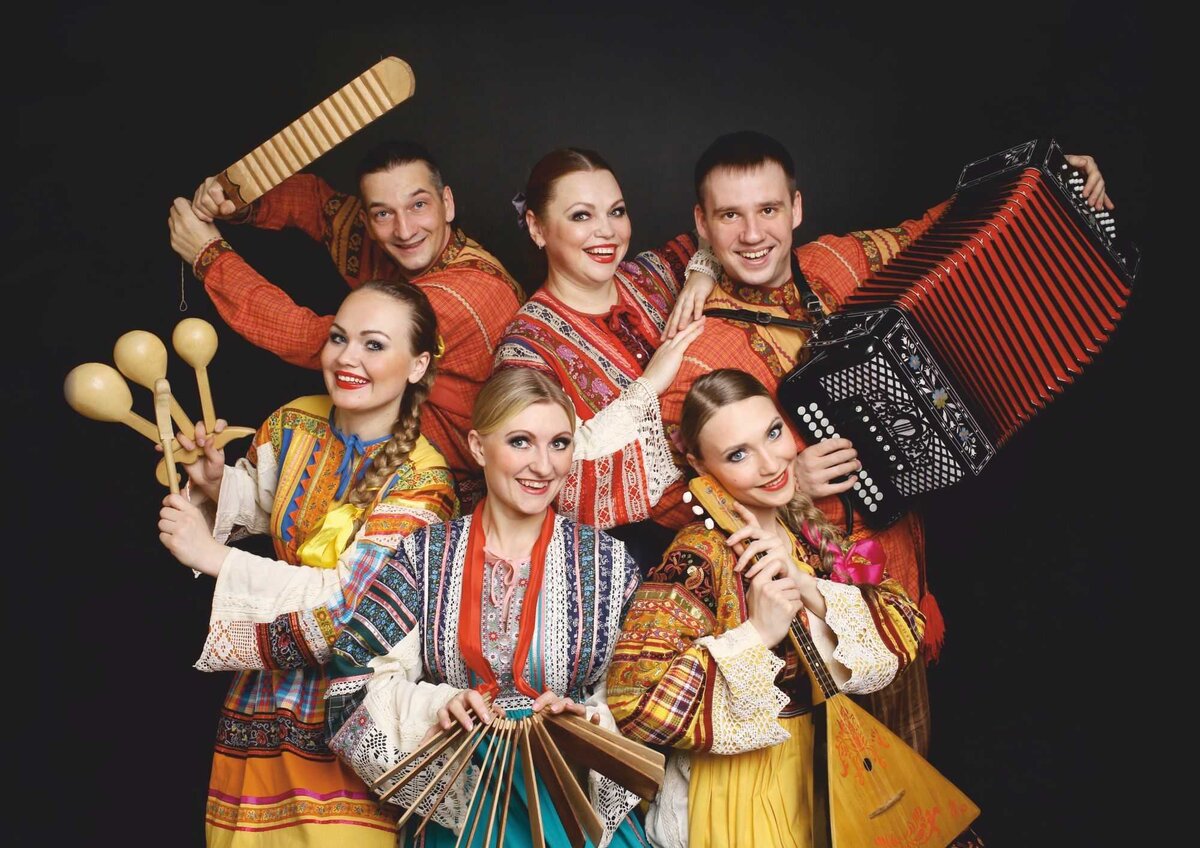 ансамбль имени александрова. костюмы ансамбля надежды бабкиной. ансамбль брянский бабкины внуки. ансамбль советской армии имени александрова. краснознаменный ансамбль имени александрова.