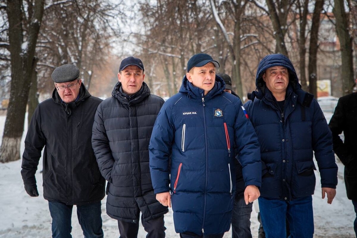    В Курске на борьбу со снежным покровом вышли 52 спецмашины