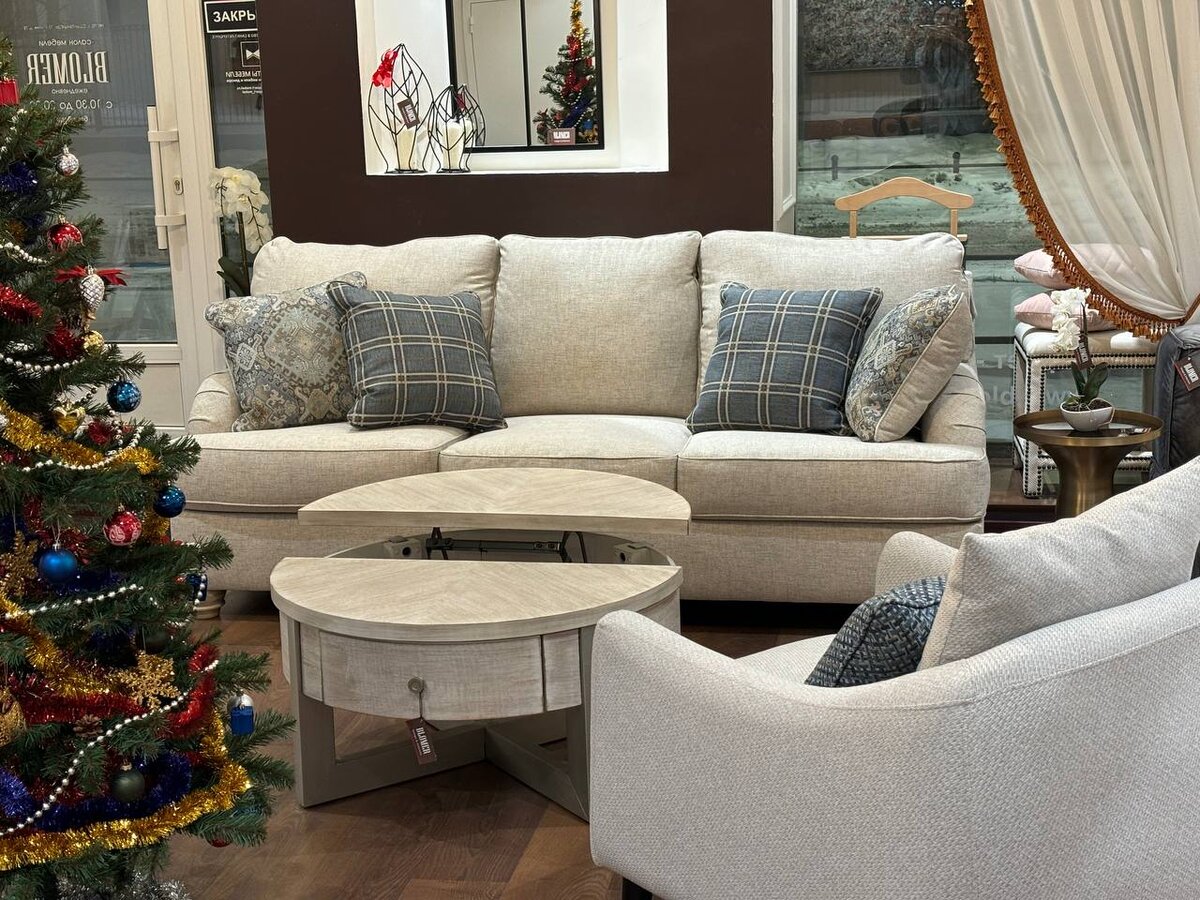 экспозиция мебели в салоне Blomer в Санкт-Петербурге