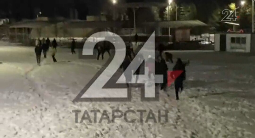 На кадрах молодые люди подражают героям сериала: фото: https://t.me/Tatarstan24TV