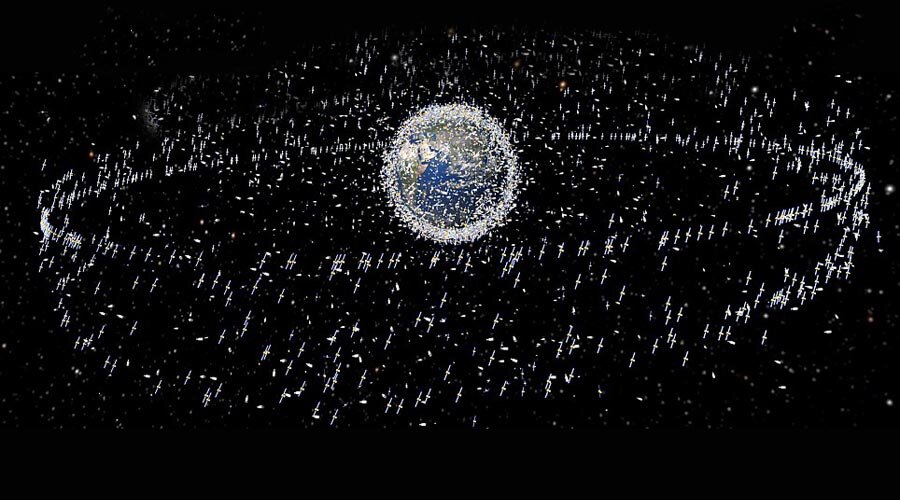 Схематическое изображение всех искусственных объектов, находящихся на земной орбите. Космос нам давно не такой уж и чужой.