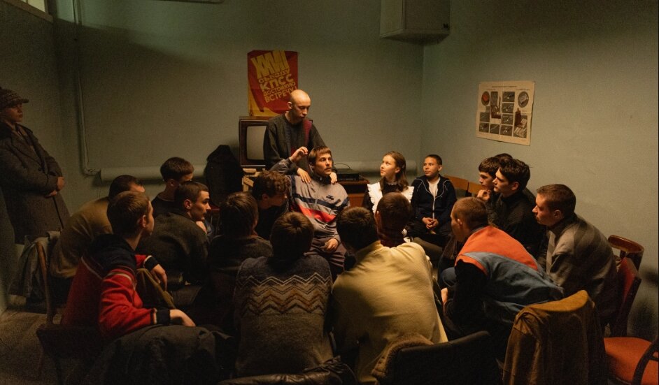 кадры из сериала "Слово пацана. Кровь на асфальте"