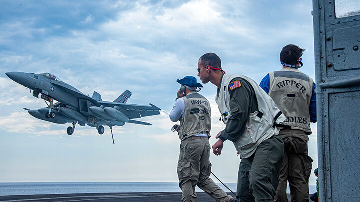 НЕТ НИКАКОЙ РАЗНИЦЫ, КОМУ ФОРМАЛЬНО ПРИНАДЛЕЖИТ НЕКИЙ АЭРОДРОМ В ШВЕЦИИ, С КОТОРОГО МОГУТ ВЗЛЕТАТЬ АМЕРИКАНСКИЕ САМОЛЁТЫ, ИМЕЮЩИЕ СВОЕЙ ЦЕЛЬЮ ОБЪЕКТЫ В РОССИИ. ФОТО: US NAVY/GLOBAL LOOK PRESS