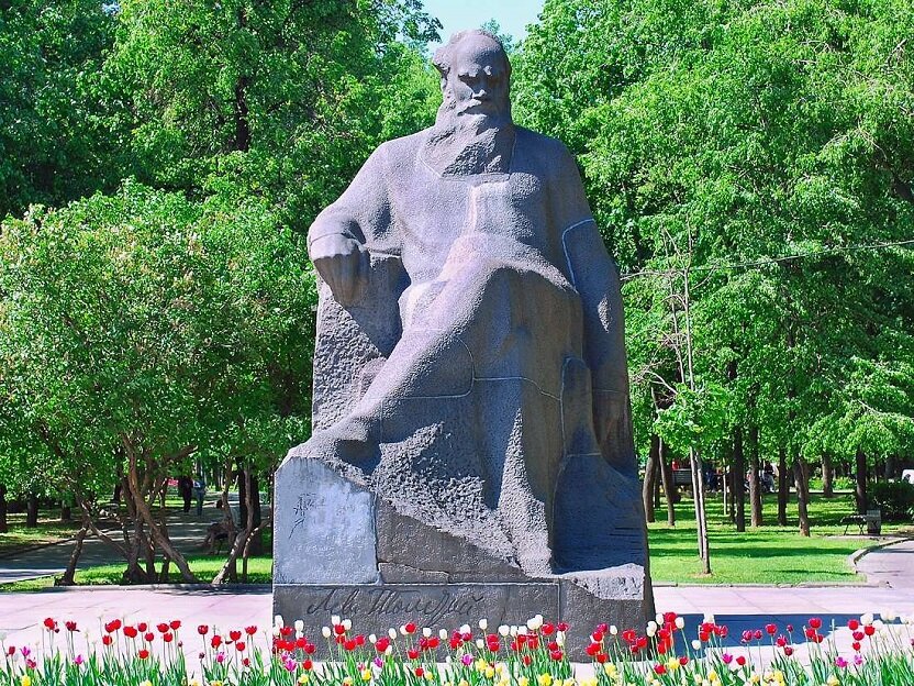 Лев толстой памятник фото