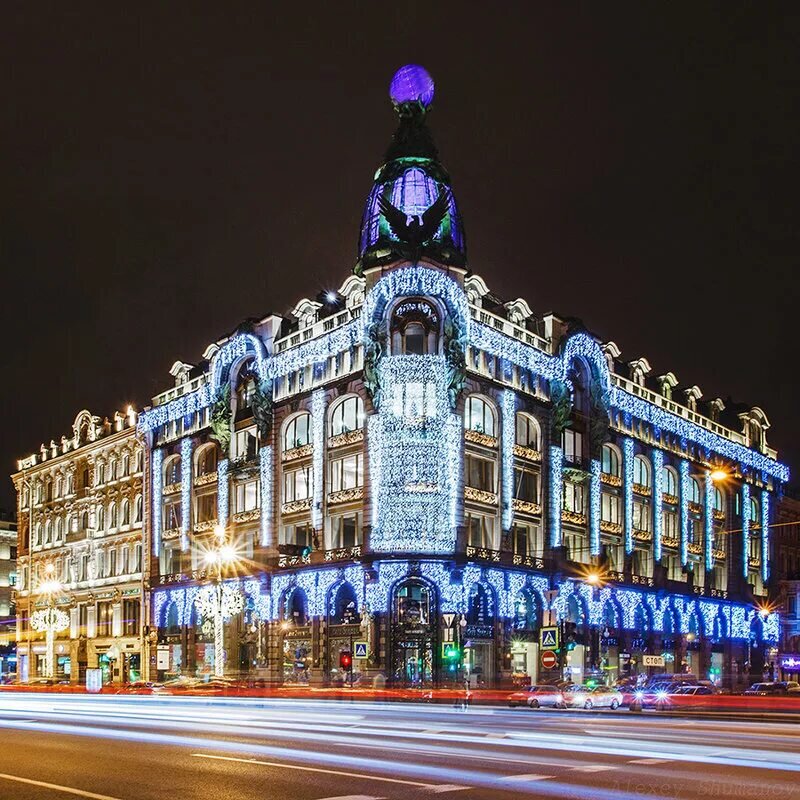 Дом Зингера в новогодней иллюминации  (фото из открытых источников)